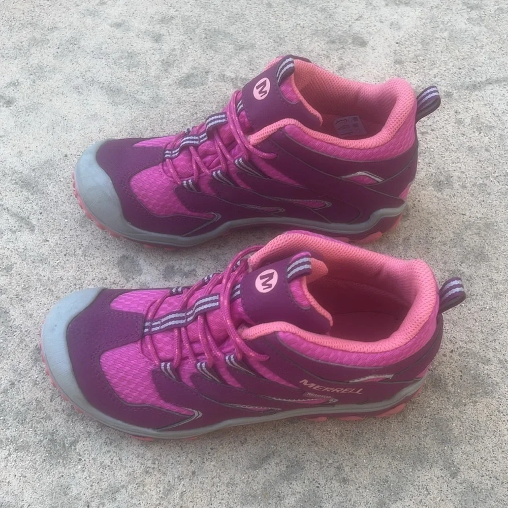 Merrell core Chameleon 7 Access  Mid Waterproof Girls Pink Hiking Boot Size 3.5